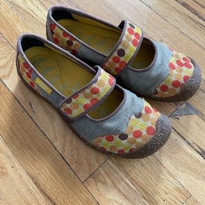 Keen Mary-Jane multi-colored shoe. Women size 7.5